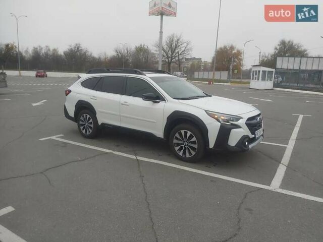 Белый Субару Аутбек, объемом двигателя 2.5 л и пробегом 40 тыс. км за 24500 $, фото 2 на Automoto.ua