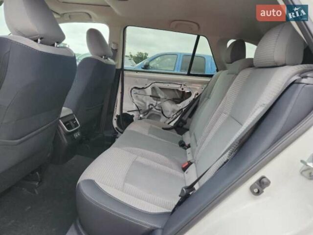 Білий Субару Аутбек, об'ємом двигуна 2.5 л та пробігом 73 тис. км за 15600 $, фото 2 на Automoto.ua