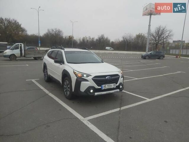 Белый Субару Аутбек, объемом двигателя 2.5 л и пробегом 40 тыс. км за 24500 $, фото 4 на Automoto.ua