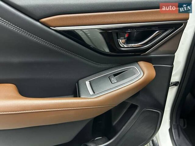 Білий Субару Аутбек, об'ємом двигуна 2.39 л та пробігом 82 тис. км за 29000 $, фото 11 на Automoto.ua