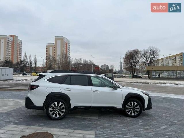 Белый Субару Аутбек, объемом двигателя 2.5 л и пробегом 28 тыс. км за 27000 $, фото 4 на Automoto.ua