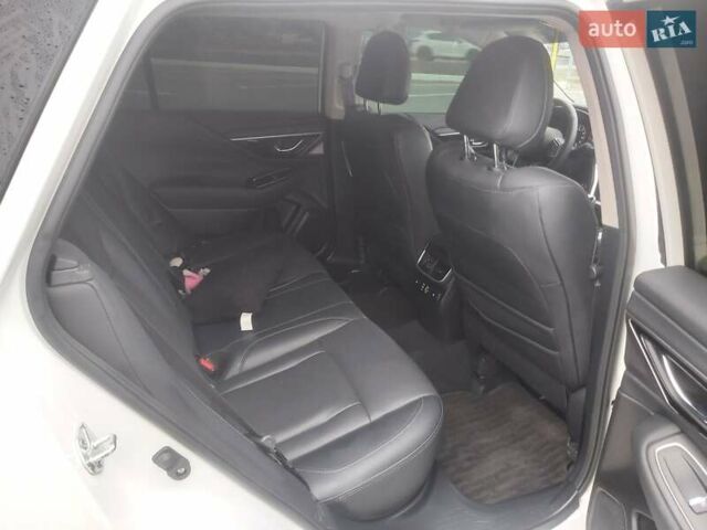 Белый Субару Аутбек, объемом двигателя 2.5 л и пробегом 40 тыс. км за 24500 $, фото 6 на Automoto.ua