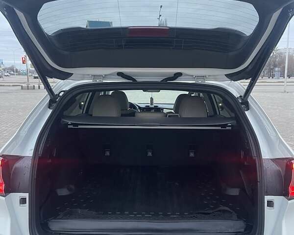 Белый Субару Аутбек, объемом двигателя 2.5 л и пробегом 28 тыс. км за 27000 $, фото 14 на Automoto.ua