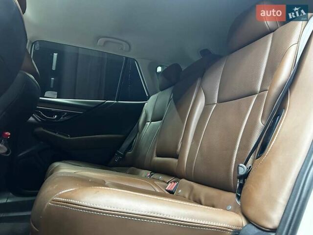 Білий Субару Аутбек, об'ємом двигуна 2.39 л та пробігом 82 тис. км за 29000 $, фото 10 на Automoto.ua