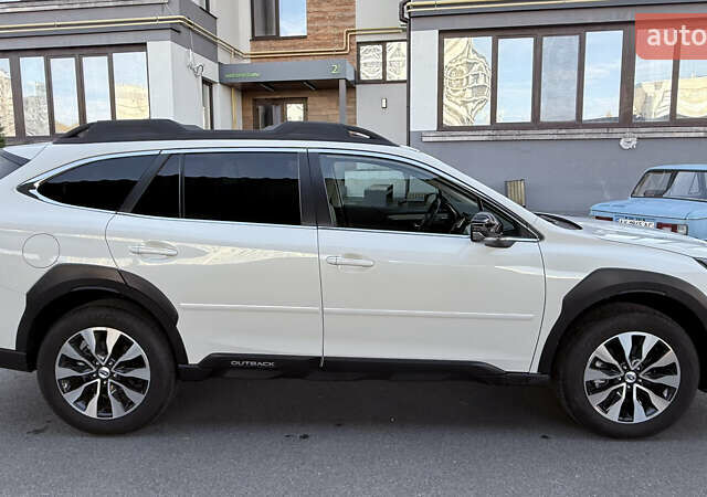 Білий Субару Аутбек, об'ємом двигуна 2.39 л та пробігом 7 тис. км за 31500 $, фото 3 на Automoto.ua