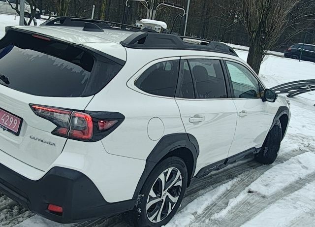 Белый Субару Аутбек, объемом двигателя 0 л и пробегом 39 тыс. км за 26500 $, фото 3 на Automoto.ua