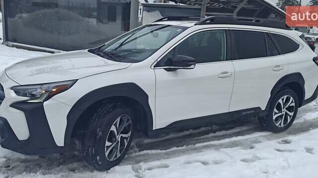 Білий Субару Аутбек, об'ємом двигуна 2.5 л та пробігом 39 тис. км за 26600 $, фото 4 на Automoto.ua