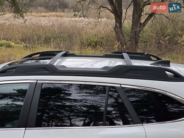 Білий Субару Аутбек, об'ємом двигуна 2.4 л та пробігом 33 тис. км за 33200 $, фото 5 на Automoto.ua