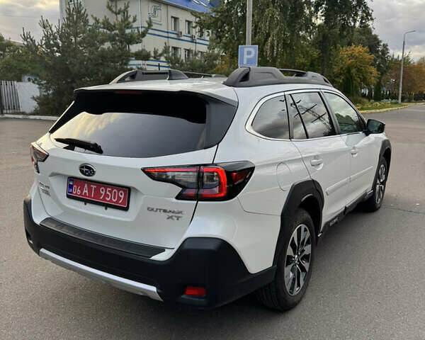 Білий Субару Аутбек, об'ємом двигуна 2.39 л та пробігом 17 тис. км за 29999 $, фото 5 на Automoto.ua