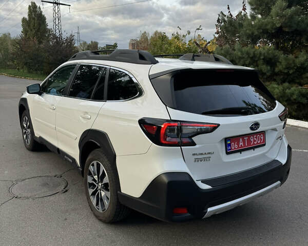 Білий Субару Аутбек, об'ємом двигуна 2.39 л та пробігом 17 тис. км за 29999 $, фото 4 на Automoto.ua