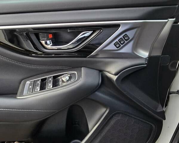 Белый Субару Аутбек, объемом двигателя 2.4 л и пробегом 33 тыс. км за 33500 $, фото 7 на Automoto.ua