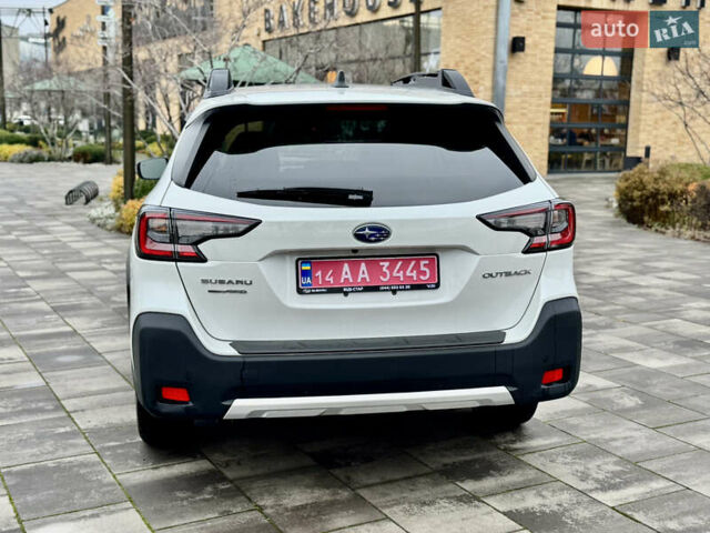Белый Субару Аутбек, объемом двигателя 2.5 л и пробегом 7 тыс. км за 28800 $, фото 5 на Automoto.ua