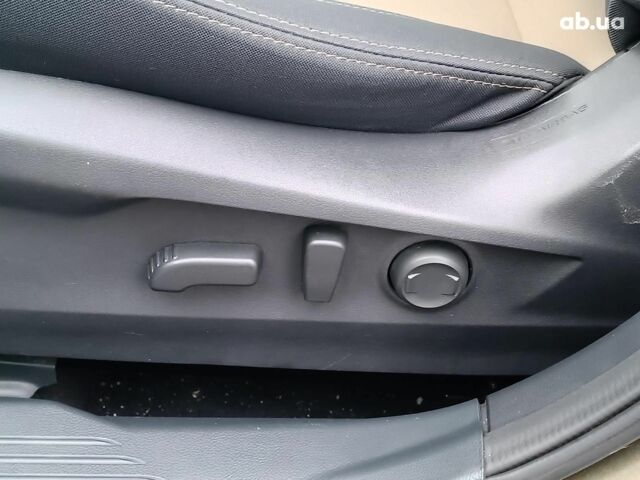 Білий Субару Аутбек, об'ємом двигуна 2.5 л та пробігом 75 тис. км за 28990 $, фото 24 на Automoto.ua