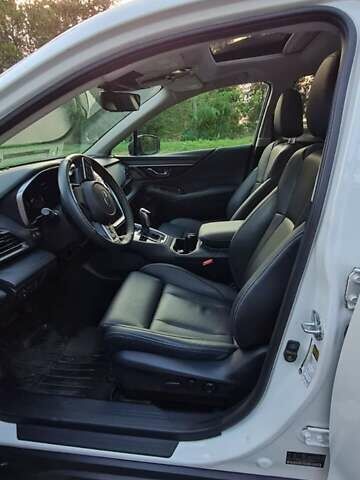 Белый Субару Аутбек, объемом двигателя 2.39 л и пробегом 16 тыс. км за 33000 $, фото 4 на Automoto.ua