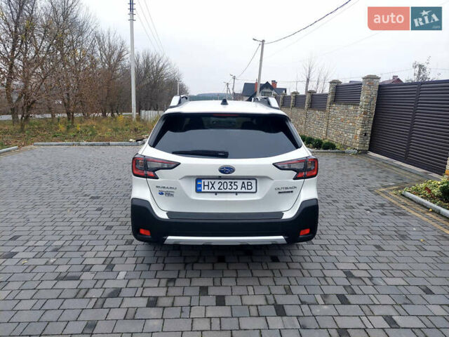 Белый Субару Аутбек, объемом двигателя 2.5 л и пробегом 8 тыс. км за 34000 $, фото 3 на Automoto.ua