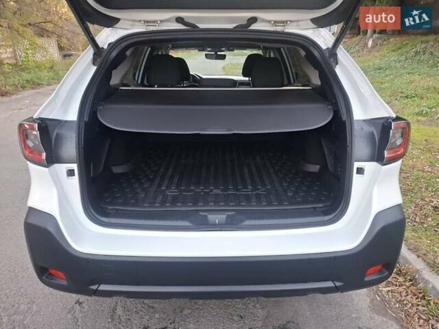 Білий Субару Аутбек, об'ємом двигуна 2.5 л та пробігом 9 тис. км за 28000 $, фото 19 на Automoto.ua