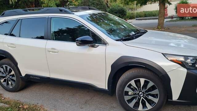 Белый Субару Аутбек, объемом двигателя 2.39 л и пробегом 16 тыс. км за 33000 $, фото 5 на Automoto.ua