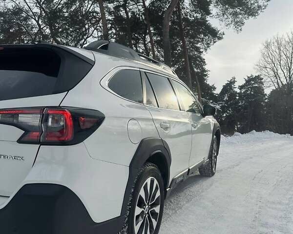 Белый Субару Аутбек, объемом двигателя 2.5 л и пробегом 23 тыс. км за 27400 $, фото 2 на Automoto.ua