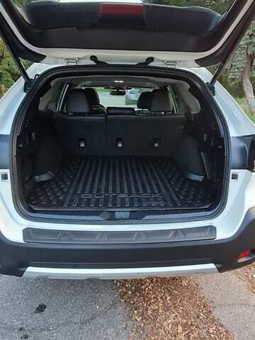 Белый Субару Аутбек, объемом двигателя 2.39 л и пробегом 16 тыс. км за 33000 $, фото 6 на Automoto.ua