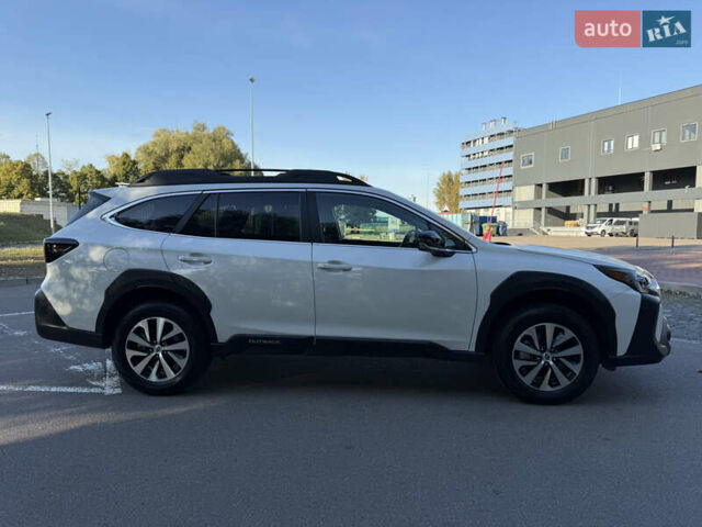 Білий Субару Аутбек, об'ємом двигуна 2.5 л та пробігом 7 тис. км за 29000 $, фото 6 на Automoto.ua