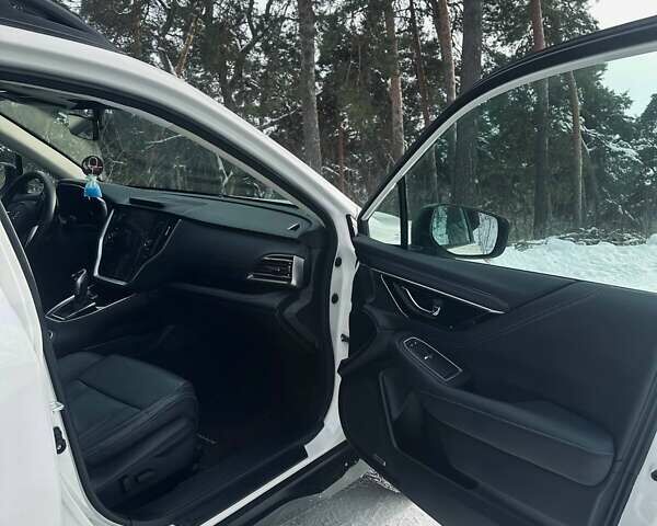 Белый Субару Аутбек, объемом двигателя 2.5 л и пробегом 23 тыс. км за 27400 $, фото 8 на Automoto.ua