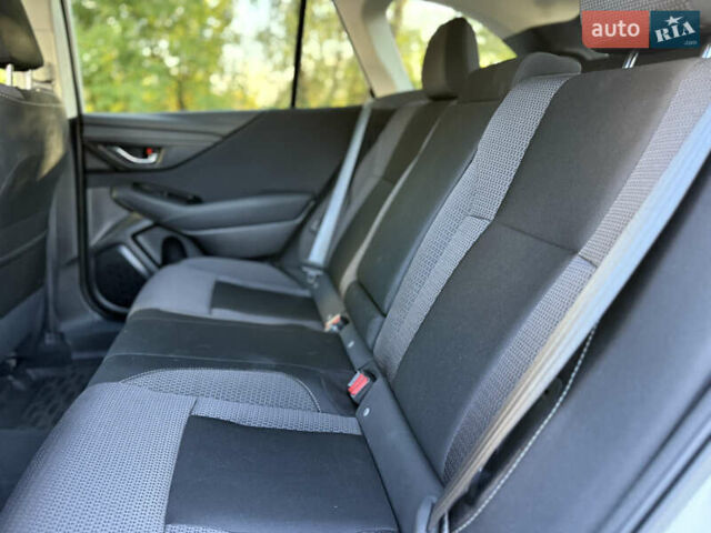 Білий Субару Аутбек, об'ємом двигуна 2.5 л та пробігом 7 тис. км за 29000 $, фото 14 на Automoto.ua