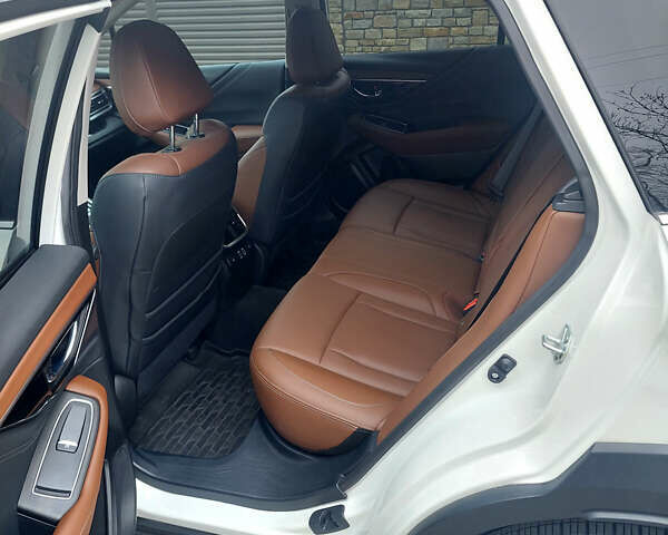 Белый Субару Аутбек, объемом двигателя 2.5 л и пробегом 8 тыс. км за 34000 $, фото 9 на Automoto.ua