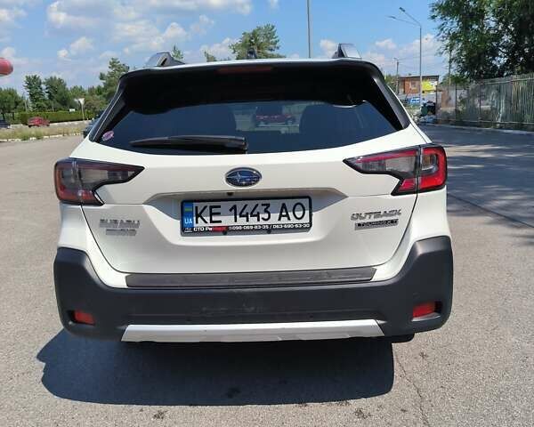 Білий Субару Аутбек, об'ємом двигуна 2.39 л та пробігом 4 тис. км за 35800 $, фото 6 на Automoto.ua