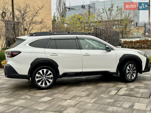 Белый Субару Аутбек, объемом двигателя 2.5 л и пробегом 7 тыс. км за 28800 $, фото 6 на Automoto.ua