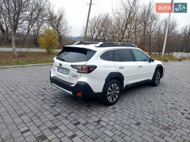 Белый Субару Аутбек, объемом двигателя 2.5 л и пробегом 8 тыс. км за 34000 $, фото 2 на Automoto.ua