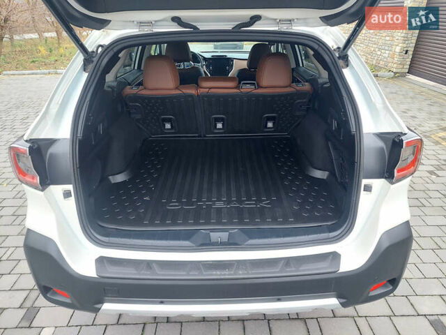 Белый Субару Аутбек, объемом двигателя 2.5 л и пробегом 8 тыс. км за 34000 $, фото 13 на Automoto.ua