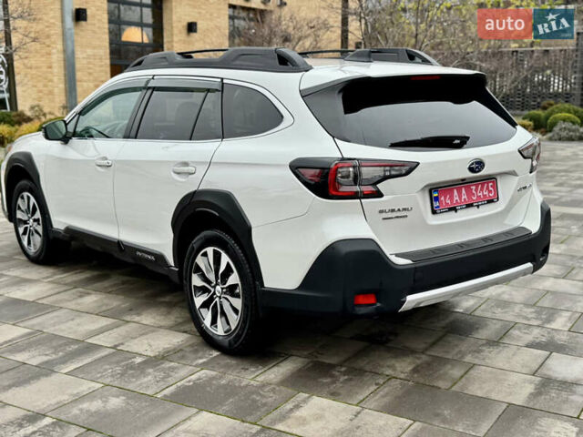Белый Субару Аутбек, объемом двигателя 2.5 л и пробегом 7 тыс. км за 28800 $, фото 4 на Automoto.ua