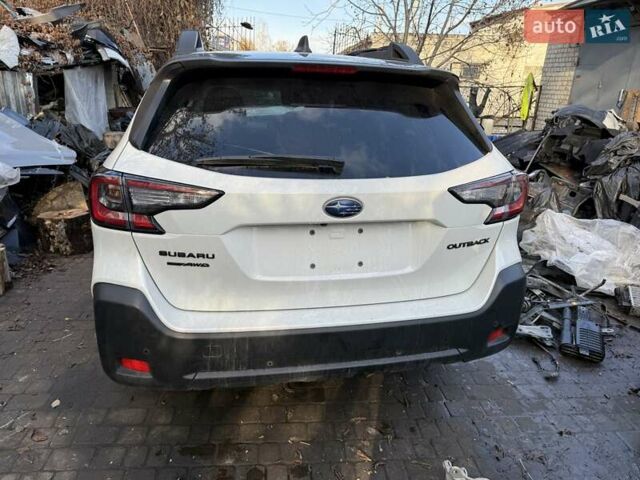 Белый Субару Аутбек, объемом двигателя 2.5 л и пробегом 19 тыс. км за 15000 $, фото 1 на Automoto.ua