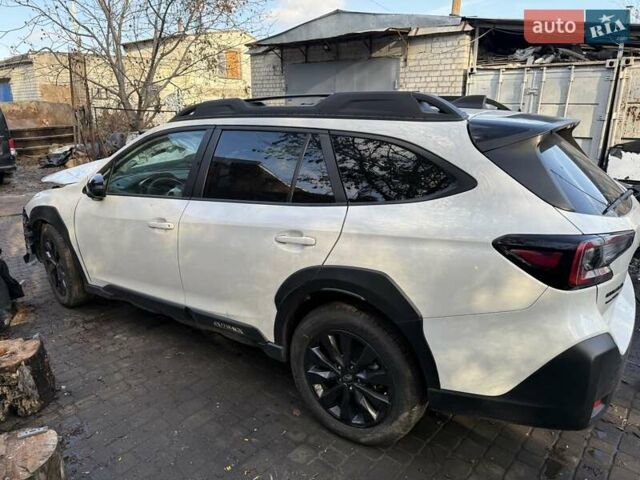 Белый Субару Аутбек, объемом двигателя 2.5 л и пробегом 19 тыс. км за 15000 $, фото 2 на Automoto.ua