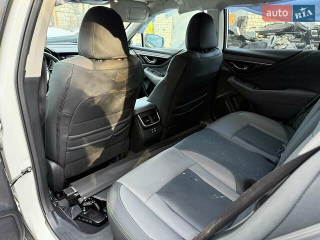 Белый Субару Аутбек, объемом двигателя 2.5 л и пробегом 19 тыс. км за 15000 $, фото 12 на Automoto.ua