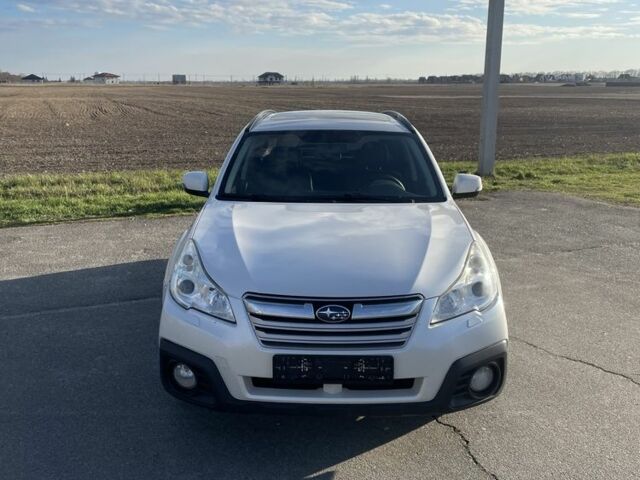 Белый Субару Аутбек, объемом двигателя 2.5 л и пробегом 196 тыс. км за 10000 $, фото 1 на Automoto.ua