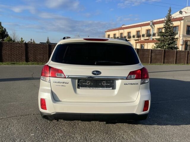 Белый Субару Аутбек, объемом двигателя 2.5 л и пробегом 196 тыс. км за 10000 $, фото 3 на Automoto.ua
