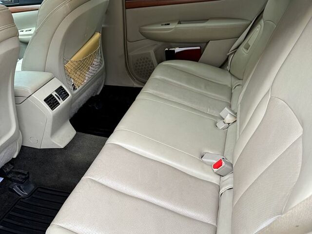 Білий Субару Аутбек, об'ємом двигуна 2.5 л та пробігом 220 тис. км за 12499 $, фото 5 на Automoto.ua