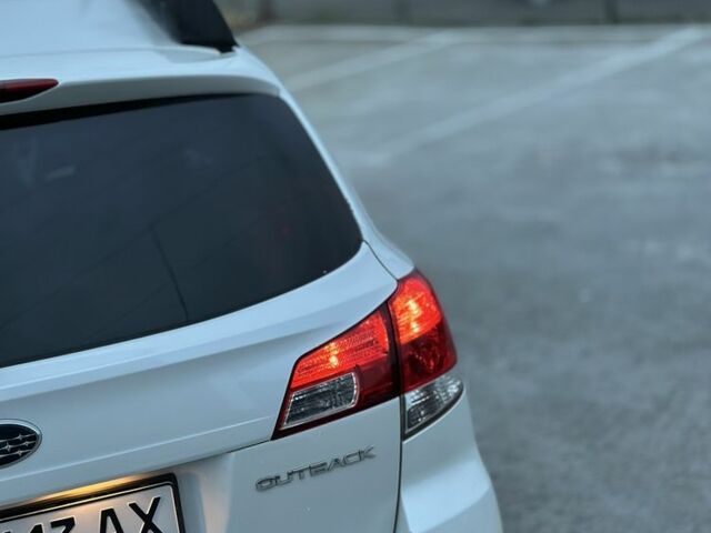 Субару Аутбек 2013 у Києві на Automoto.ua Білий Субару Аутбек, об'ємом двигуна 2.5 л та пробігом 169 тис. км за 8900 $, фото 9 на Automoto.ua