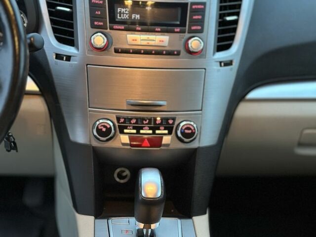 Субару Аутбек 2013 у Києві на Automoto.ua Білий Субару Аутбек, об'ємом двигуна 2.5 л та пробігом 169 тис. км за 8900 $, фото 15 на Automoto.ua