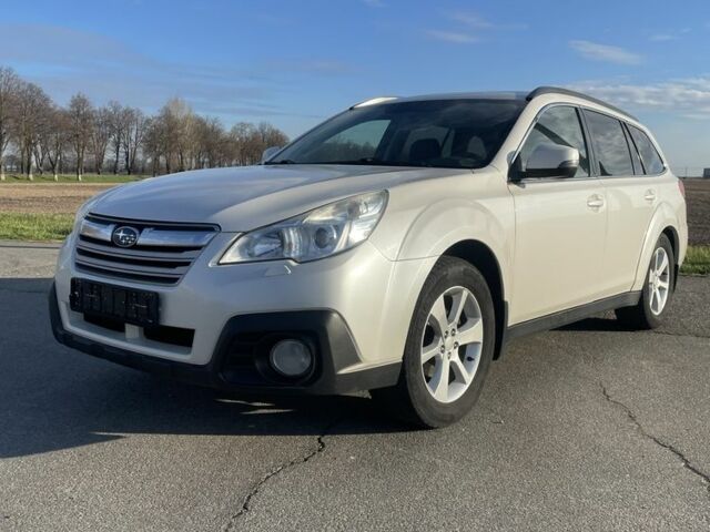 Белый Субару Аутбек, объемом двигателя 2.5 л и пробегом 196 тыс. км за 10000 $, фото 2 на Automoto.ua