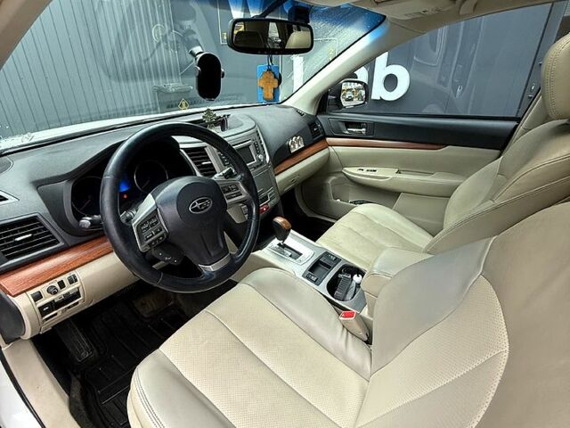 Білий Субару Аутбек, об'ємом двигуна 2.5 л та пробігом 220 тис. км за 12499 $, фото 7 на Automoto.ua