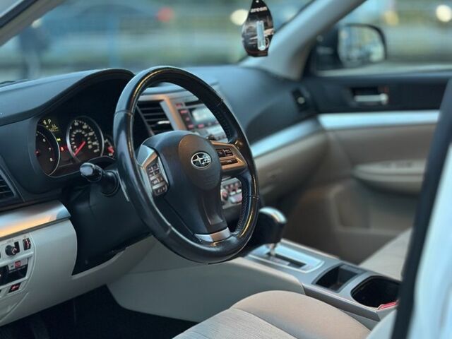 Субару Аутбек 2013 у Києві на Automoto.ua Білий Субару Аутбек, об'ємом двигуна 2.5 л та пробігом 169 тис. км за 8900 $, фото 12 на Automoto.ua