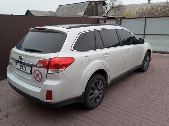 Белый Субару Аутбек, объемом двигателя 2 л и пробегом 243 тыс. км за 9999 $, фото 5 на Automoto.ua
