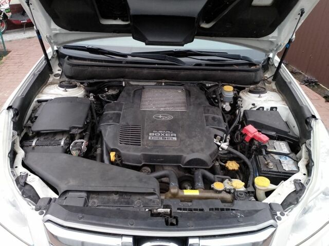 Белый Субару Аутбек, объемом двигателя 2 л и пробегом 243 тыс. км за 9999 $, фото 23 на Automoto.ua