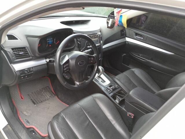 Белый Субару Аутбек, объемом двигателя 2 л и пробегом 243 тыс. км за 9999 $, фото 9 на Automoto.ua