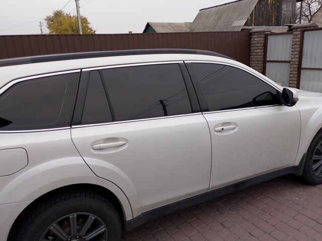 Белый Субару Аутбек, объемом двигателя 2 л и пробегом 243 тыс. км за 9999 $, фото 6 на Automoto.ua