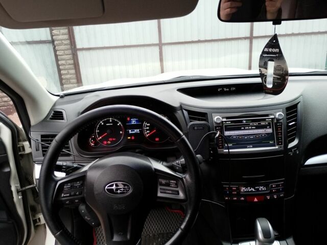 Белый Субару Аутбек, объемом двигателя 2 л и пробегом 243 тыс. км за 9999 $, фото 17 на Automoto.ua