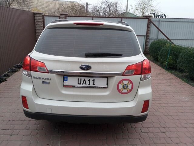 Белый Субару Аутбек, объемом двигателя 2 л и пробегом 243 тыс. км за 9999 $, фото 4 на Automoto.ua