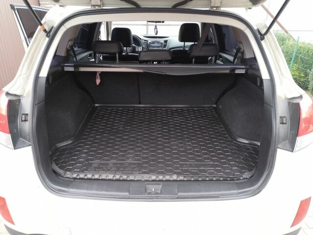 Белый Субару Аутбек, объемом двигателя 2 л и пробегом 243 тыс. км за 9999 $, фото 11 на Automoto.ua